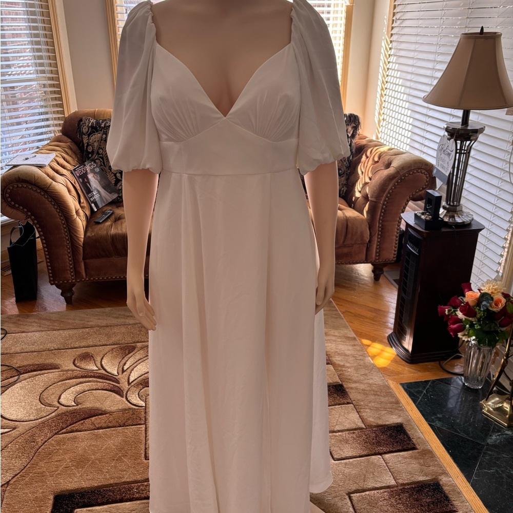 DB STUDIO
Bubble Sleeve Georgette V-Neck Wedding Dress
STYLE# SDWG0971. Size 16w - Picture 7 of 16